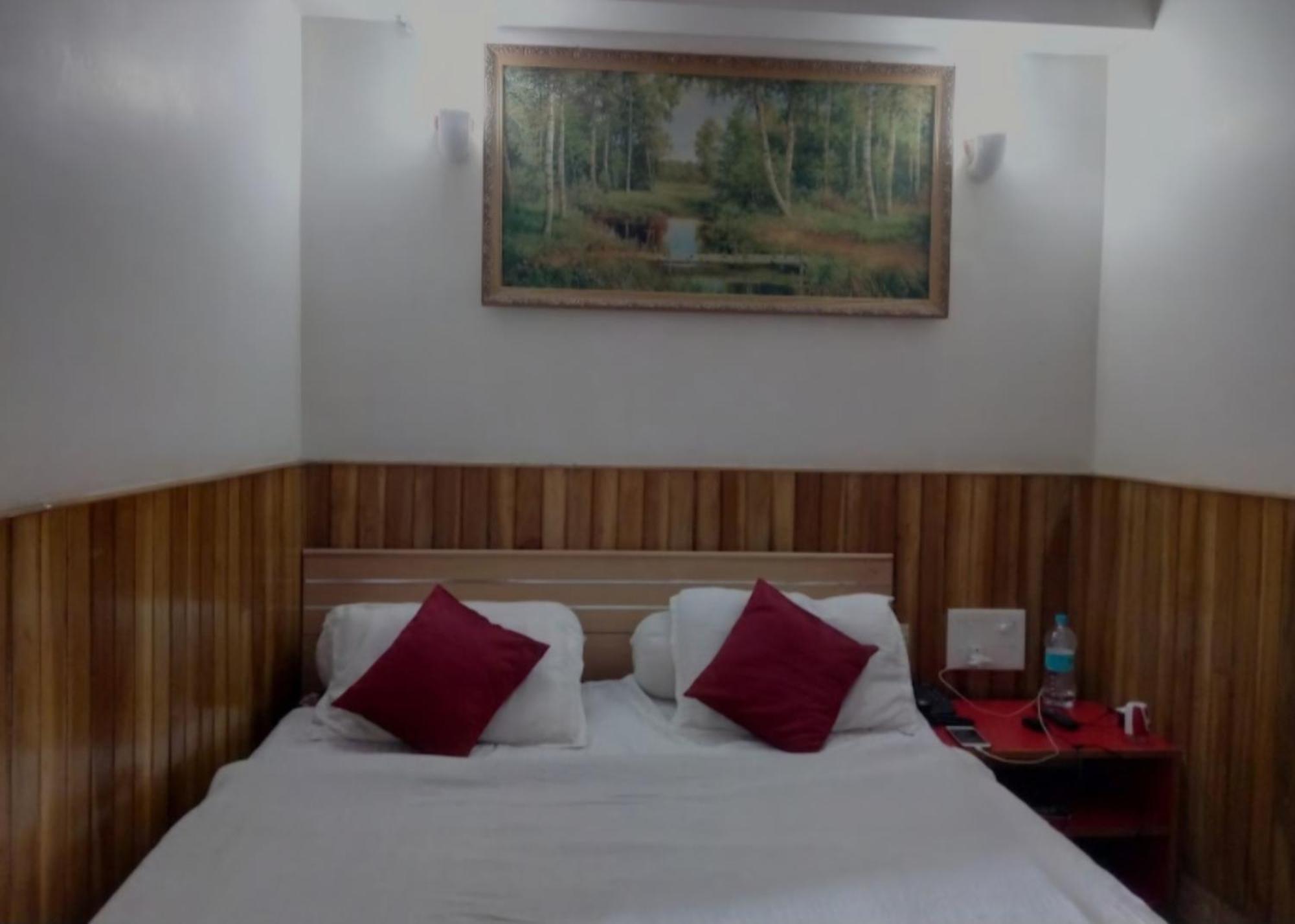 Hotel Knight Inn Шиллонг Экстерьер фото